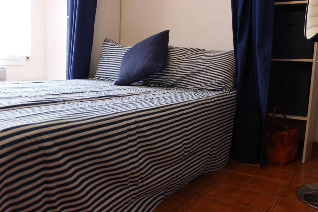 Luxury 4 Bed Apartment On Coastal Footpath At Cap Ras Llança Exteriör bild