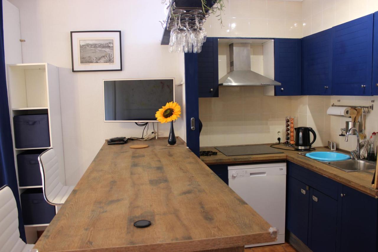 Luxury 4 Bed Apartment On Coastal Footpath At Cap Ras Llança Exteriör bild